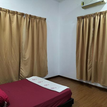 Che Na Homestay Pontian Pontian Kecil Esterno foto
