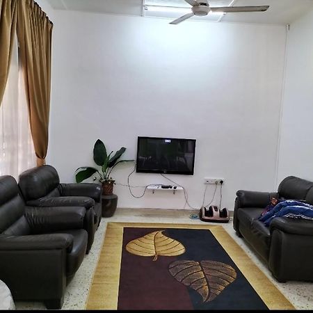 Che Na Homestay Pontian Pontian Kecil Esterno foto