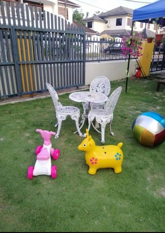 Che Na Homestay Pontian Pontian Kecil Esterno foto