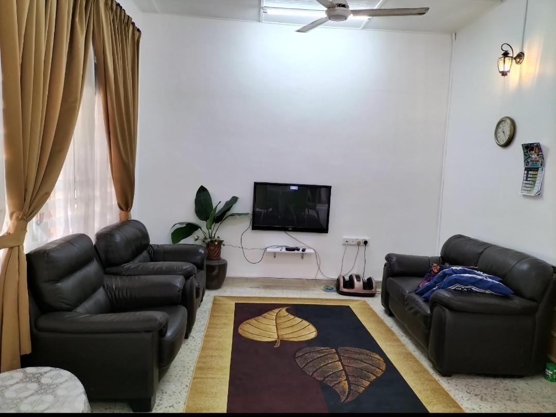 Che Na Homestay Pontian Pontian Kecil Esterno foto
